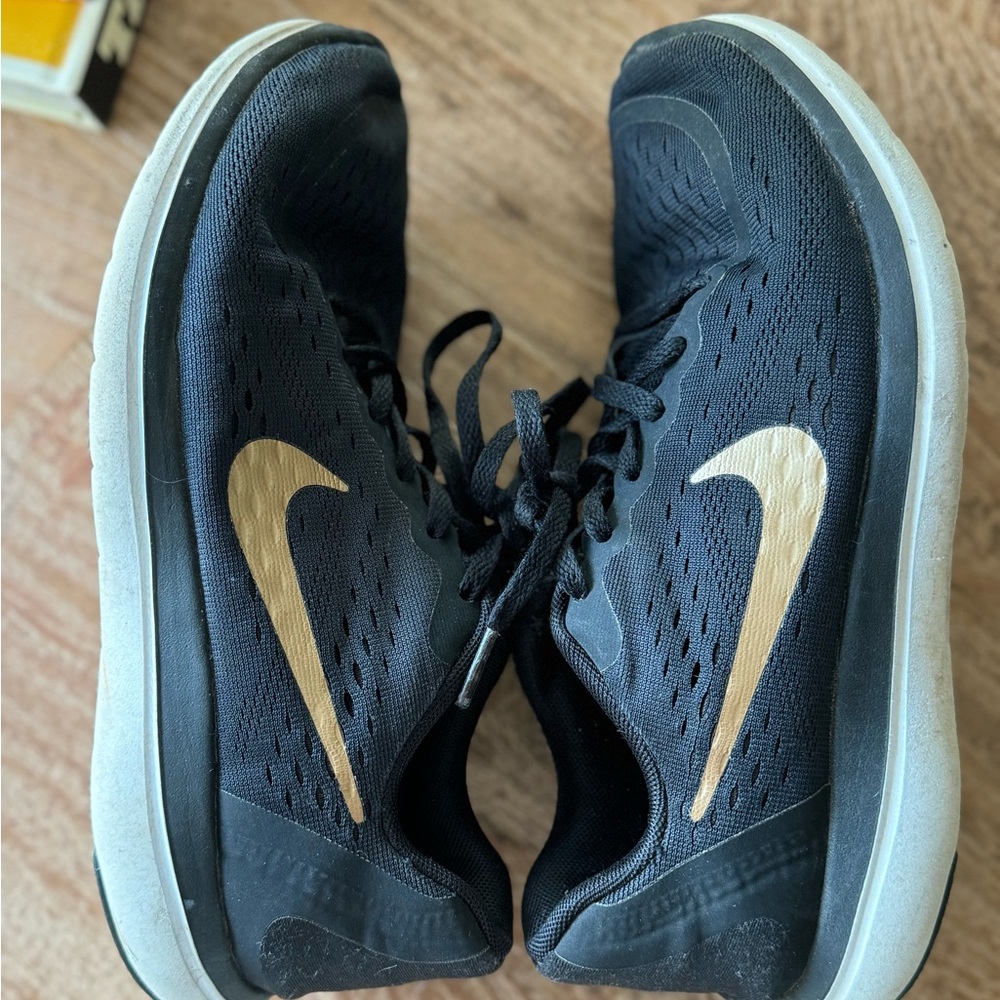 Nike Flex Run Sneakers 5.5